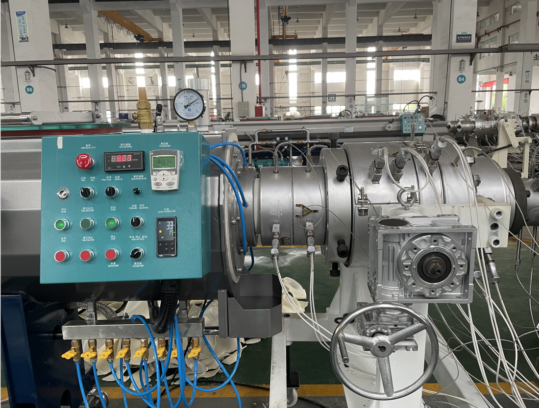 PE Pipe Extrusion Production Line ၏ အရွယ်အစား ကိရိယာ