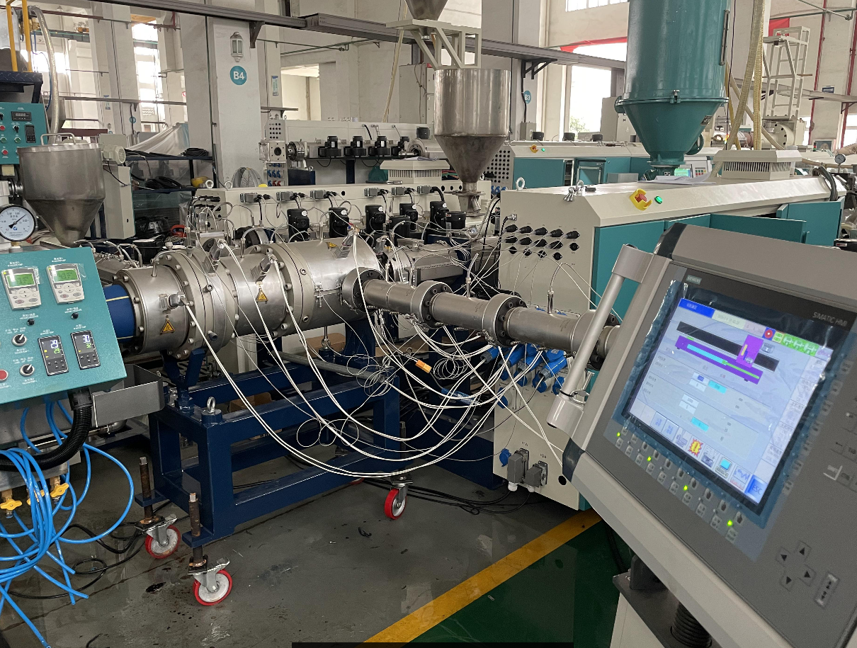 PE PPR သုံးလွှာပူးတွဲ extrusion ပိုက် extruder ဆီလီကွန်အူတိုင်ပိုက် ကိရိယာ