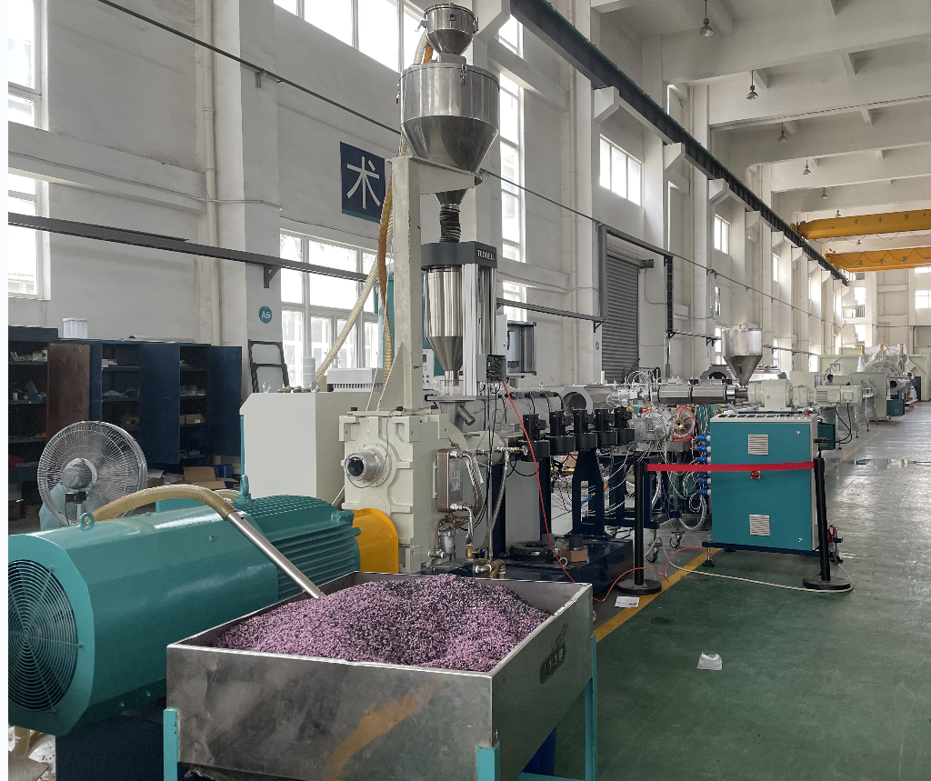 ပိုက် extruder မှထုတ်သော PP ပိုက်၏ အပူချိန်နိမ့်သော သက်ရောက်မှုခံနိုင်ရည်နှင့် အိုမင်းရင့်ရော်မှုကို မည်သို့မြှင့်တင်မည်နည်း။