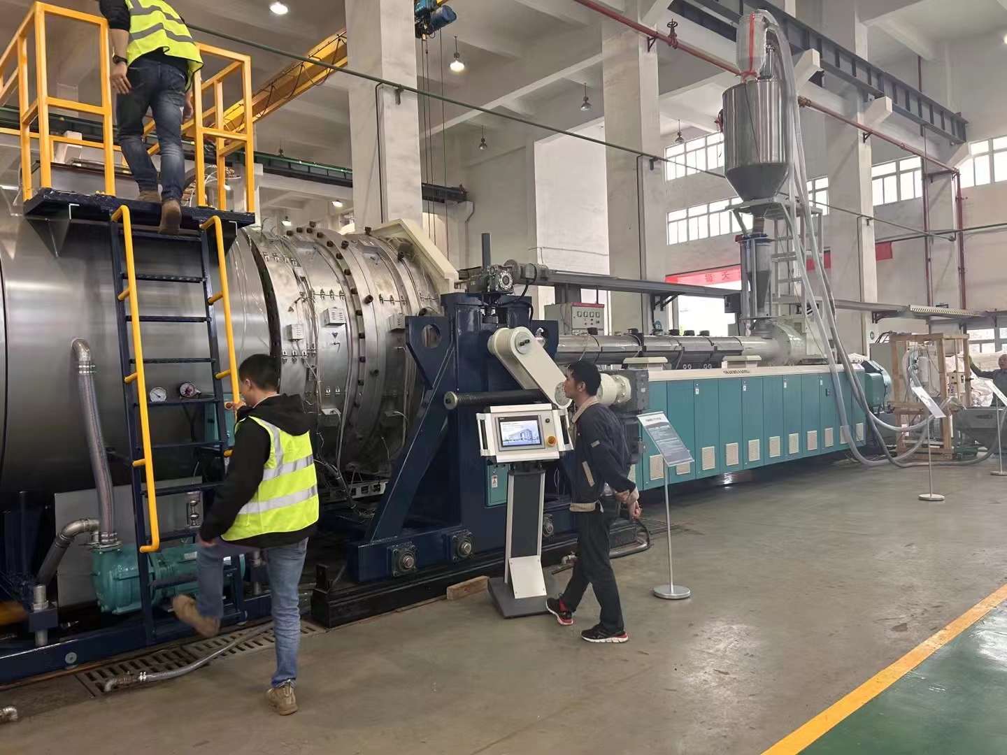 2000 မီလီမီတာအထက်ရှိကြီးမားသောအချင်းနှင့်အတူ Pe ၏ထုတ်လုပ်မှုဆိုင်ရာပစ္စည်းကိရိယာများနှင့်ထုတ်လုပ်မှုနည်းပညာအတွက်အဓိကအချက်များ